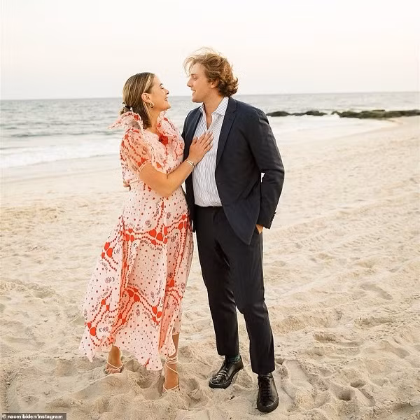 Năm 2020, cả hai thiết kế và xây dựng công cụ online hữu ích giúp người dân nhận biết và đòi quyền lợi cá nhân theo đạo luật CARES cứu trợ thảm họa dịch Covid-19. Trang web do Naomi và bạn trai điều hành đã giúp đỡ hơn 10.000 người dân Mỹ chỉ trong thời gian ngắn. Ảnh: dailymail