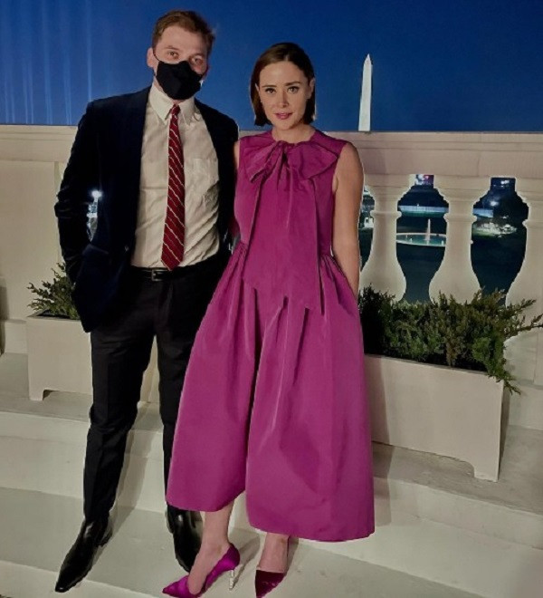 Không chỉ khiến nhiều người ngưỡng mộ với chuyện tình yêu mặn nồng, Naomi và Peter còn được cho là khá hợp nhau về công việc cũng như thường xuyên cùng nhau tham gia các hoạt động từ thiện. Ảnh: thevoiceoffashion