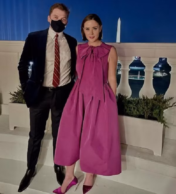 Không chỉ khiến nhiều người ngưỡng mộ với chuyện tình yêu mặn nồng, Naomi và Peter còn được cho là khá hợp nhau về công việc cũng như thường xuyên cùng nhau tham gia các hoạt động từ thiện. Ảnh: thevoiceoffashion