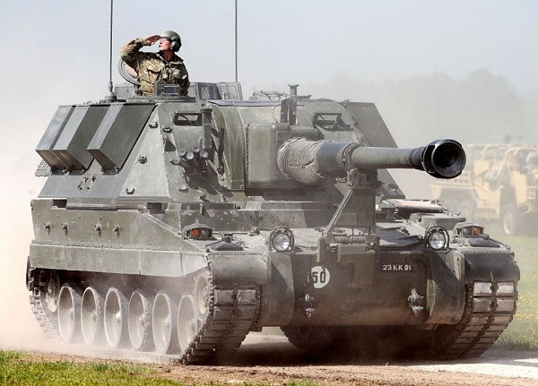 Anh thiếu xăng trầm trọng, chính phủ định dùng... xe tăng tiếp tế Anh thieu xang tram trong, chinh phu dinh dung... xe tang tiep te