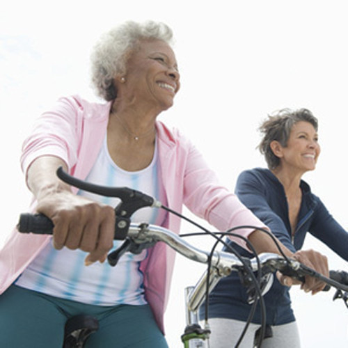 Tập thể dục. Không có gì làm bạn tỉnh táo hơn đi tập thể dục. Dù cho hàng ngày bạn không tập thì khi mệt mỏi vẫn có thể làm một vài hoạt động nhẹ như đi bộ, đạp xe… Khi nhịp tim tăng sẽ tăng hiệu suất bơm máu đi khắp cơ thể, do đó mức độ hormone hạnh phúc endorphin cũng tăng lên mang lại cho bạn năng lượng để làn da hồng hào, khỏe mạnh.