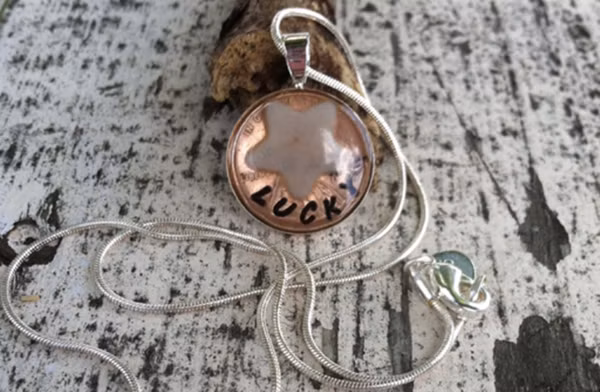 Dù được làm với sữa mẹ nhưng những món trang sức này không hề có mùi hôi hay kinh khủng như một số người nghĩ.