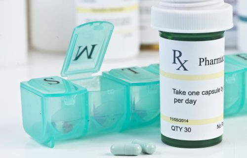 Thuốc. Thuốc có thể gây hại gan khi sử dụng thường xuyên với liều lượng cao. Từ đó rất dễ gây ra tình trạng viêm gan. Sự kết hợp của một số loại thuốc với rượu có thể làm trầm trọng thêm triệu chứng của viêm gan.