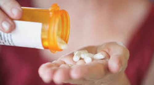 Dùng quá nhiều thuốc nhuận tràng. Lạm dụng thuốc nhuận tràng có thể cản trở khả năng hấp thụ chất dinh dưỡng và thuốc men, và cũng có thể gây ra sự mất cân bằng điện giải, liên quan đến sỏi thận.