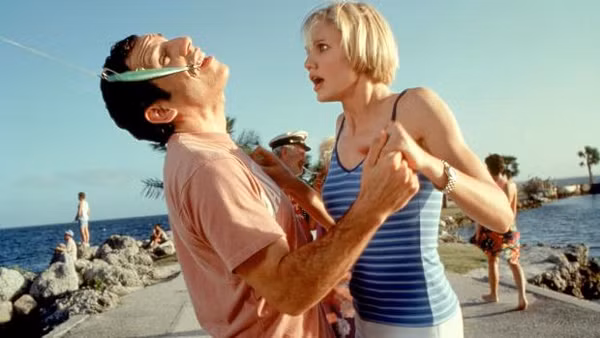 Cơ thể của bạn cũng trữ nước trong những ngày này, vì vậy bạn có thể cảm thấy cồng kềnh, buồn ngủ và không có sức sống. Sự thay đổi hormone khiến cơ thể cũng nhạy cảm với insulin nên bạn dễ dàng hạ đường huyết và thèm đồ ngọt.