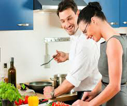 Vị giác. Vì mùi vị và hương vị có liên quan chặt chẽ, thế nên không quá ngạc nhiên khi phụ nữ cũng giỏi lĩnh vực này. Thực tế thì nhiều nghiên cứu đã chứng minh phụ nữ thực sự có nhiều tế bào vị giác ở lưỡi: 35%, trong khi đàn ông chỉ có 15%.