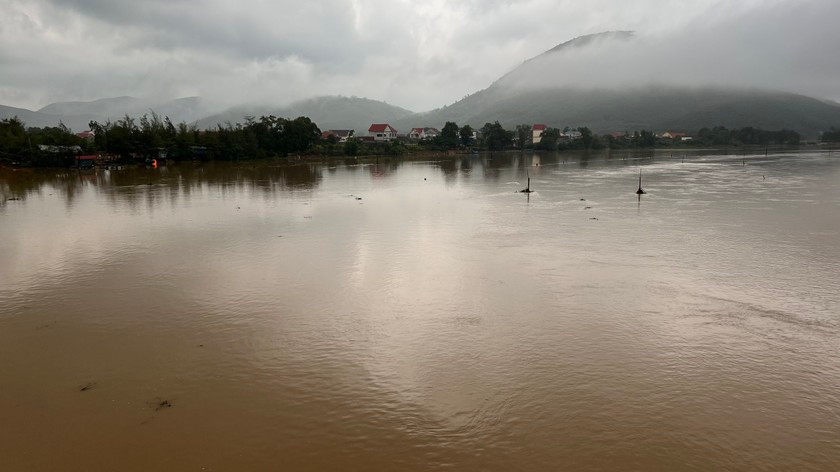 Phát hiện thi thể nam thiếu niên trên sông Rác Phat hien thi the nam thieu nien tren song Rac