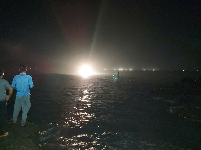 Nỗ lực tìm kiếm nam sinh lớp 10 mất tích trên biển Phú Yên No luc tim kiem nam sinh lop 10 mat tich tren bien Phu Yen