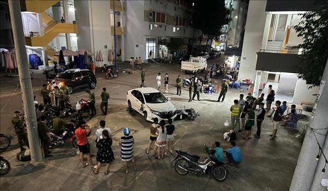 Bình Dương: Tai nạn liên hoàn khiến nhiều người thương vong Binh Duong: Tai nan lien hoan khien nhieu nguoi thuong vong