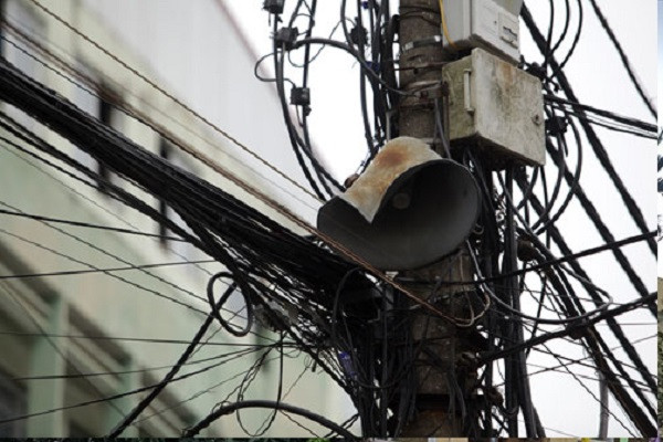 Loa phường cũng là sản phẩm thời bao cấp. Đây là hệ thống phát thanh cấp phường, xã hay còn gọi là loa phường đã quen thuộc với người Hà Nội nhiều chục năm qua...