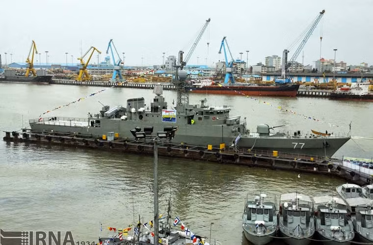 Có một điều đáng quan tâm là dù Iran xếp phân loại Damavand cũng như là chiếc đầu tiên Jamaran là khu trục tên lửa. Tuy nhiên, lượng giãn nước của cả 2 tàu này chỉ ở mức 1.500 tấn, với phân loại thế giới nó chỉ là loại tàu hộ vệ, hộ tống cỡ lớn.