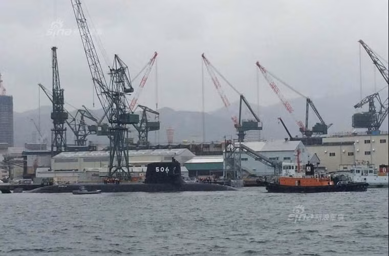  Tàu ngầm Kokuryu (SS-506) là chiếc thứ 6 trong tổng số 10 chiếc thuộc lớp tàu ngầm Soryu do các công ty đóng tàu Mitsubishi và Kawasaki hợp tác thiết kế, chế tạo trang bị cho Lực lượng Phòng vệ biển Nhật Bản (JMSDF).