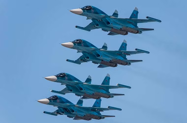 Biên đội máy bay cường kích siêu âm thế hệ mới Sukhoi Su-34.
