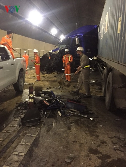 Tai nan trong ham duong bo Hai Van, ach tac giao thong Bac- Nam-Hinh-3