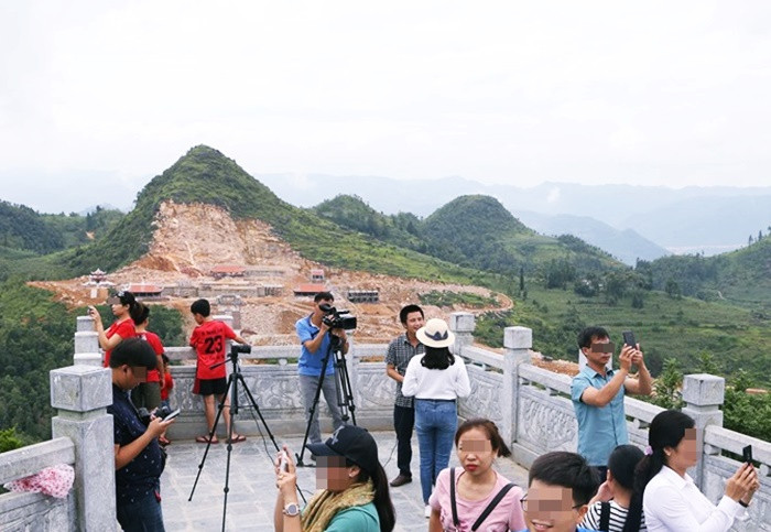 Chan dung ong chu Tap doan Phuc Loc 