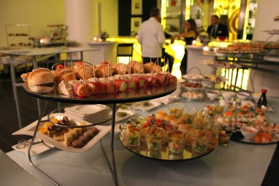 Khu vực phòng ăn buffet tại khách sạn Movenpick.(Ảnh: TripAdvisor).