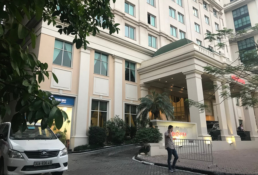 Theo tìm hiểu của PV, khách sạn Movenpick Hà Nội đi vào hoạt động từ năm 2008, với tổng số 154 phòng nghỉ cao cấp. Khách sạn này được thiết kế kiến trúc độc đáo theo kiểu Pháp với hướng vừa cổ điển và hiện đại.