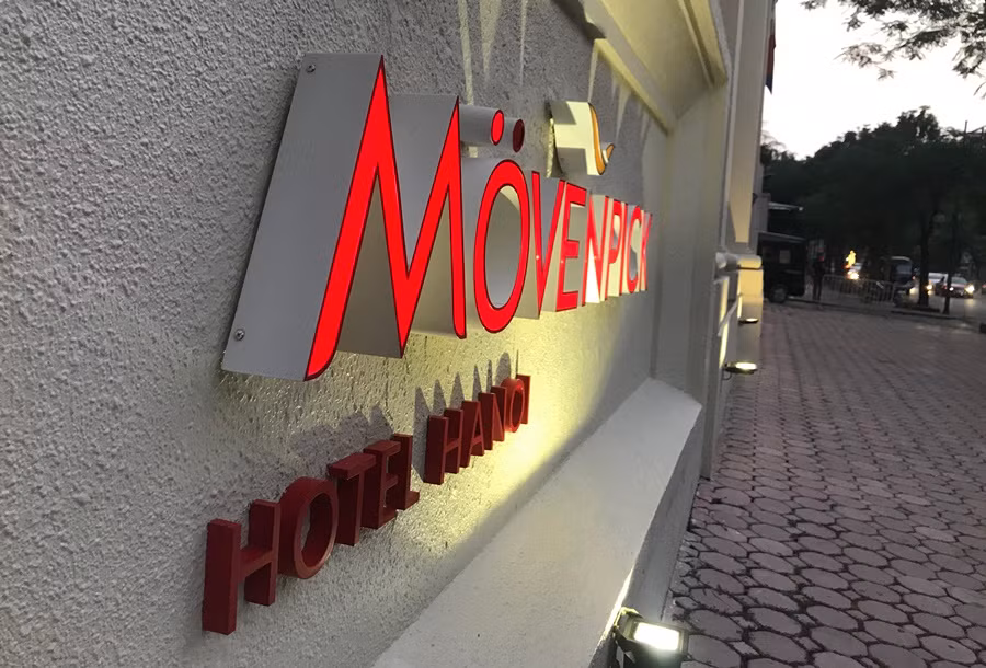 Điểm nhấn ở khách sạn này là nằm ngay quận trung tâm của Hà Nội nên du khách có thể dễ dàng di chuyển được đến các địa điểm tham quan, du lịch cũng như việc di chuyển ra sân bay quốc tế Nội Bài.