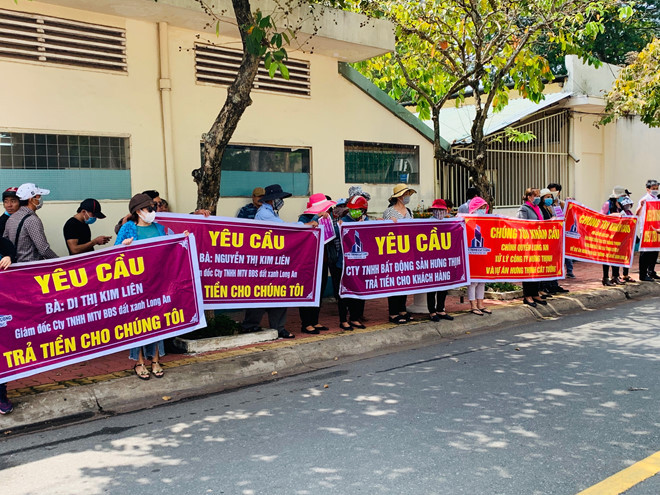 Bat dong san Hung Thinh bi khach hang to lua dao du an nao?