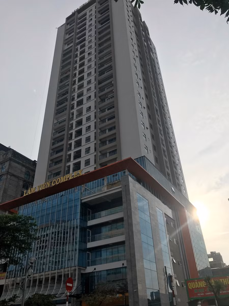 Tuy nhiên, trước sự việc AZ Lâm Viên Complex chưa nghiệm thu PCCC, chủ đầu tư đã “lùa” dân vào ở đang tạo nên sự lo ngại cho dư luận.