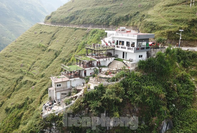 Bo Van hoa noi gi ve cong trinh xay trai phep tren deo Ma Pi Leng?