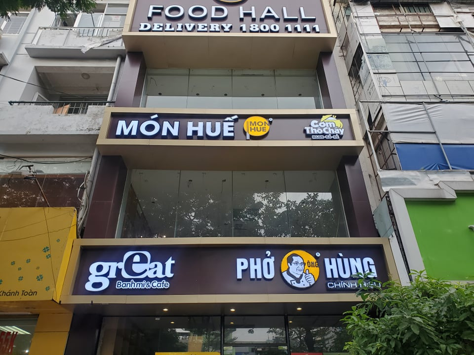 Cùng thuộc sở hữu của công ty TNHH chế biến thực phẩm Huy Việt Nam như Món Huế, Phở Ông Hùng trên đường Nguyễn Khánh Toàn cũng dừng hoạt động.