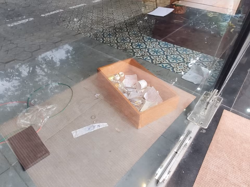 Phở Ông Hùng "đóng cửa cài then".