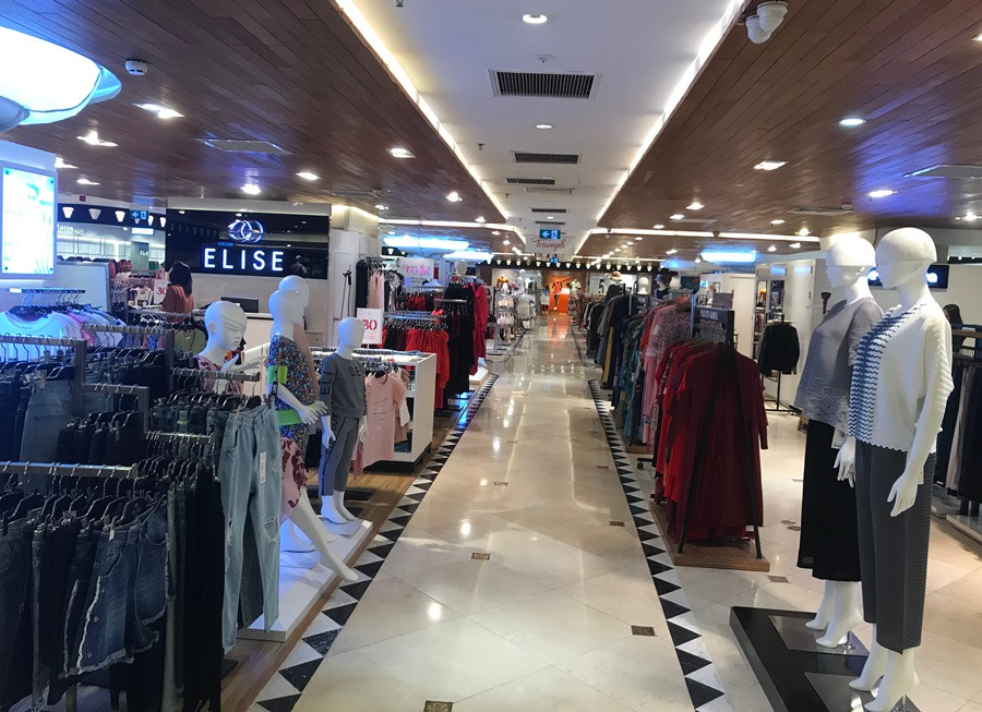 Quầy hàng thời trang.