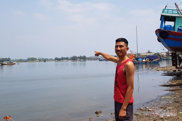 Bo xe ba gac troi song, nguoi dan ong Thanh Hoa cuu song 3 chau nho