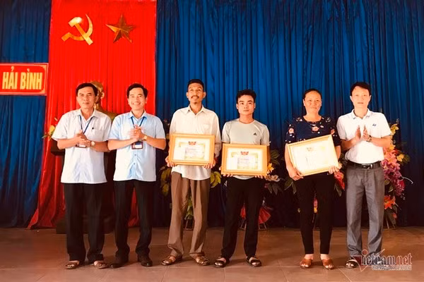 Bo xe ba gac troi song, nguoi dan ong Thanh Hoa cuu song 3 chau nho-Hinh-3