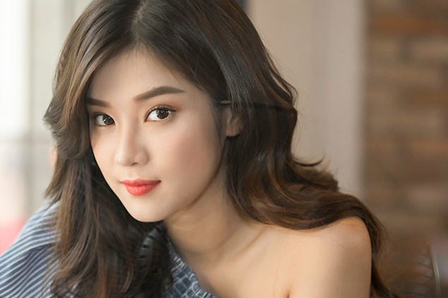 Hoàng Yến Chibi (sinh năm 1995) là một trong những hot girl được yêu mến vì xinh xắn, năng động và đa tài. Hot girl Hà thành mạnh dạn lấn sân nhiều lĩnh vực khác nhau, từ MC, diễn viên đến ca sĩ.