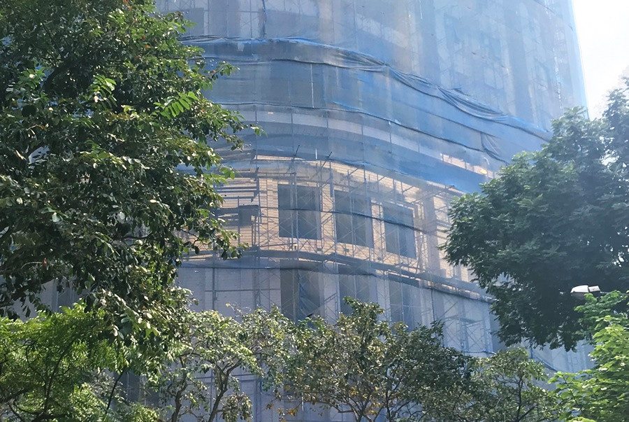 Theo giấy phép xây dựng số 131/GPXD do Sở Xây dựng Hà Nội cấp ngày 30/9/2009, dự án này được xây dựng 24 tầng, 4 tầng hầm, 1 tum thang. Đến nay, dự án đã xây dựng xong phần thô, đã làm lễ cất nóc, đang tiến hành hoàn thiện. Đặc biệt, từ chân đến nóc bên ngoài tòa nhà được chủ đầu tư dát vàng 24k lên đến 5.000m2 theo tiêu chuẩn 7 sao đầu tiên tại Giảng Võ.