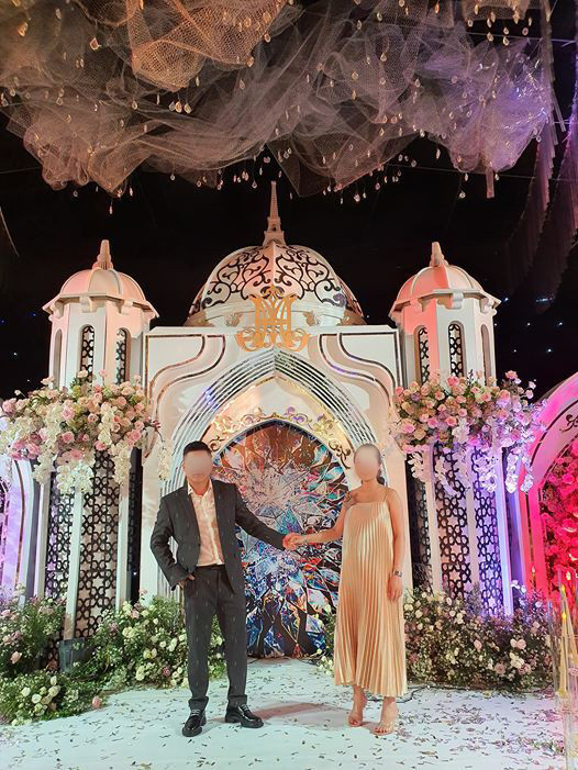 Từ dàn ánh sáng cho tới những phông dựng thiết kế đều mô phỏng chốn thần tiên hưởng lạc.