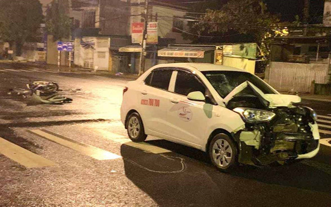 Trung uy cong an tu vong sau khi va cham voi oto