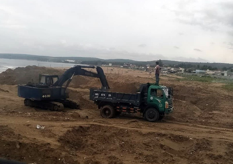 Binh Thuan: Bam nat bo bien de khai thac cat trai phep-Hinh-4