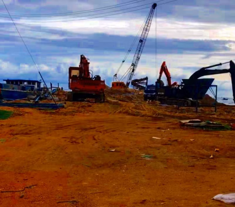 Binh Thuan: Bam nat bo bien de khai thac cat trai phep-Hinh-2