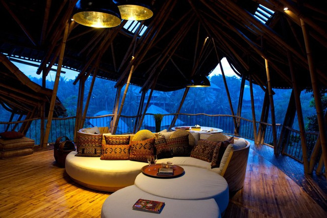 Tiện nghi và sang trọng nhưng cũng thanh bình, thư giãn.