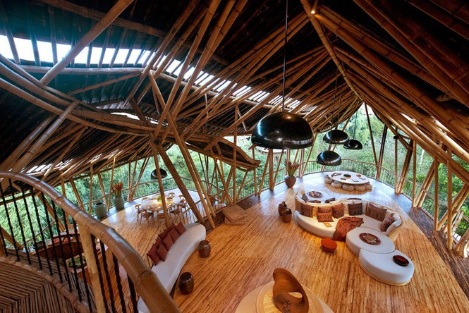 Nội thất trong căn biệt thự cũng được đặc biệt lựa chọn một cách tỉ mỉ để phù hợp với lối kiến trúc độc đáo và tinh tế của công trình.