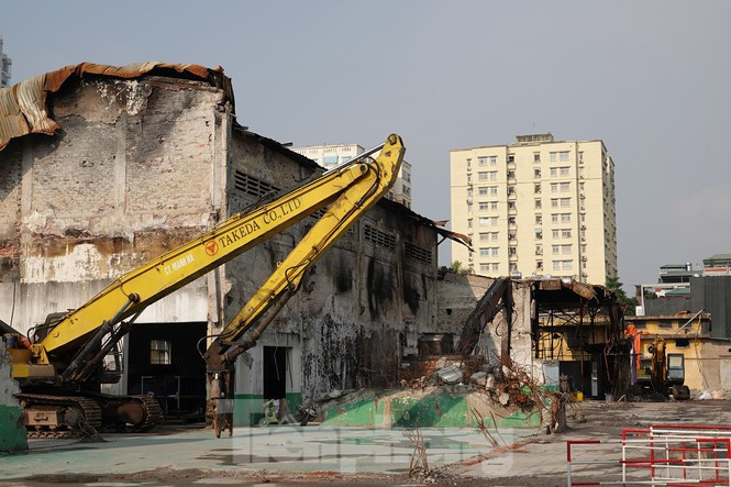 Thượng tá Đậu Xuân Hoài, Phó Viện trưởng Viện Hoá học và Môi trường Quân sự (Binh chủng Hóa học) nói: “Chúng tôi hoàn toàn tin tưởng hiện trường vụ cháy ở Rạng Đông sau khi tiêu tẩy đã đảm bảo an toàn. Tuy nhiên, để cho khách quan, chúng tôi yêu cầu Sở Tài nguyên và Môi trường Hà Nội trưng cầu một cơ quan giám định độc lập lấy mẫu so sánh, đánh giá, phân tích đối chiếu theo các quy định, quy chuẩn Việt Nam hiện hành”