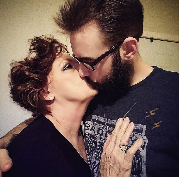 Cap doi vo 72 - chong 19 tuoi khoe cuoc song tinh duc man nong-Hinh-4