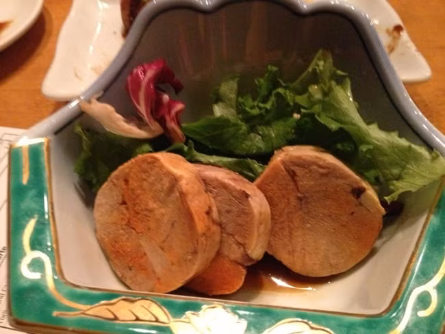 Gan được xát với muối, sau đó dùng rượu sake rửa sạch. Tĩnh mạch ở gan được lấy ra và gan được cuộn lại rồi hấp, sau đó thái lát để phục vụ khách.