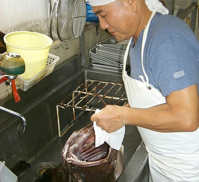 Trên một trang web, rao bán cá ankou phi lê là 120 USD/1,8kg (2,7 triệu đồng/1,8kg).