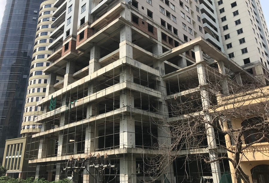 Công trình khởi công xây dựng từ năm 2009, trên khu đất có diện tích 4.992 m2, với thiết kế tòa tháp 39 tầng nổi và 3 tầng hầm; trong đó từ tầng 1 đến tầng 6 là khu trung tâm thương mại, văn phòng, từ tầng 7-39 là khu căn hộ với tổng số 439 căn. Tổng số vốn đầu tư dự án khoảng 900 tỷ đồng.