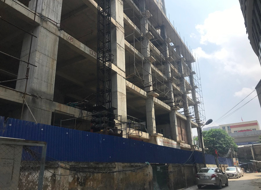 Sau 10 năm thi công, dự án này vẫn liên tục lỡ hẹn bàn giao nhà cho khách hàng và hiện nay được đổi tên thành Golden Millennium Tower.