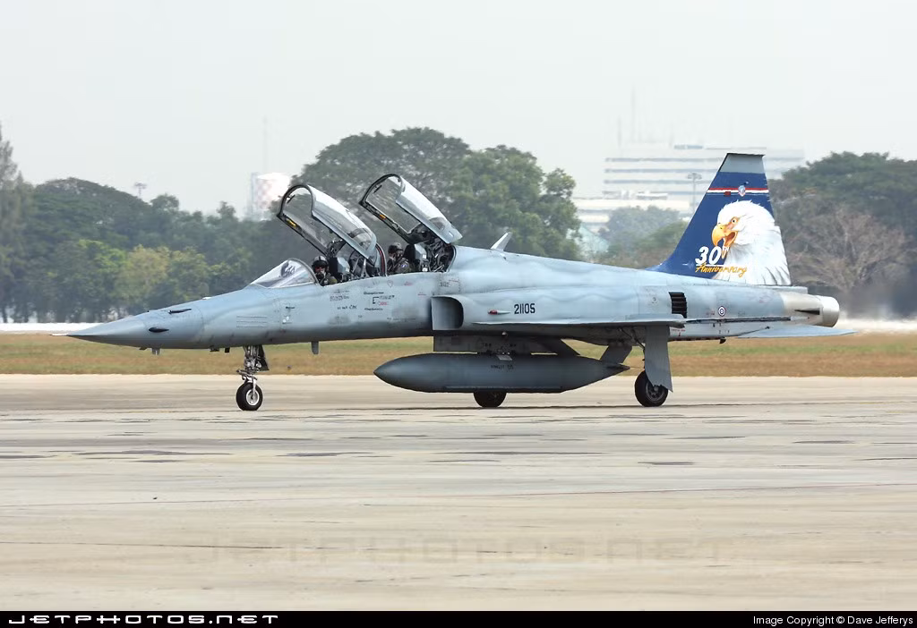 Các tiêm kích F-5T này sẽ bổ sung cho phi đội hàng chục chiếc F-16 Fighting Falcon cùng với JAS 39 Gripen mà nước này mua sắm từ trước, tạo ra đội hình tác chiến liên hợp rất nên lưu tâm.