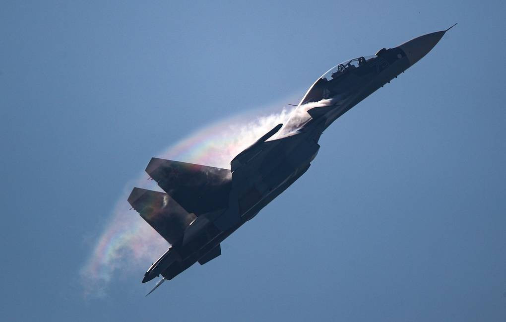 Ông Lukashenko còn cho rằng các chiến đấu cơ Su-30SM trong tay không quân Belarus sẽ giúp bảo vệ đất nước cũng như người dân Nga, vì vậy Moskva không nên nói bằng giọng "bề trên".