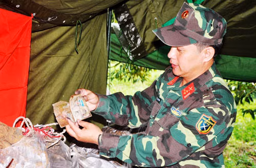 Một số di vật các liệt sĩ còn nguyên sau hàng chục năm nằm dưới lòng đất. Ảnh: Đăng Tùng/Đồng Nai.