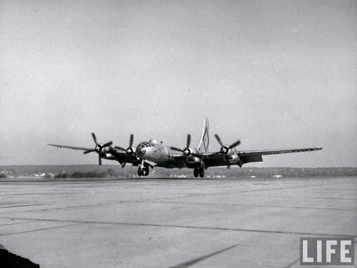 Máy bay ném bom Boeing B-50 Superfortress. (Ảnh: Life)