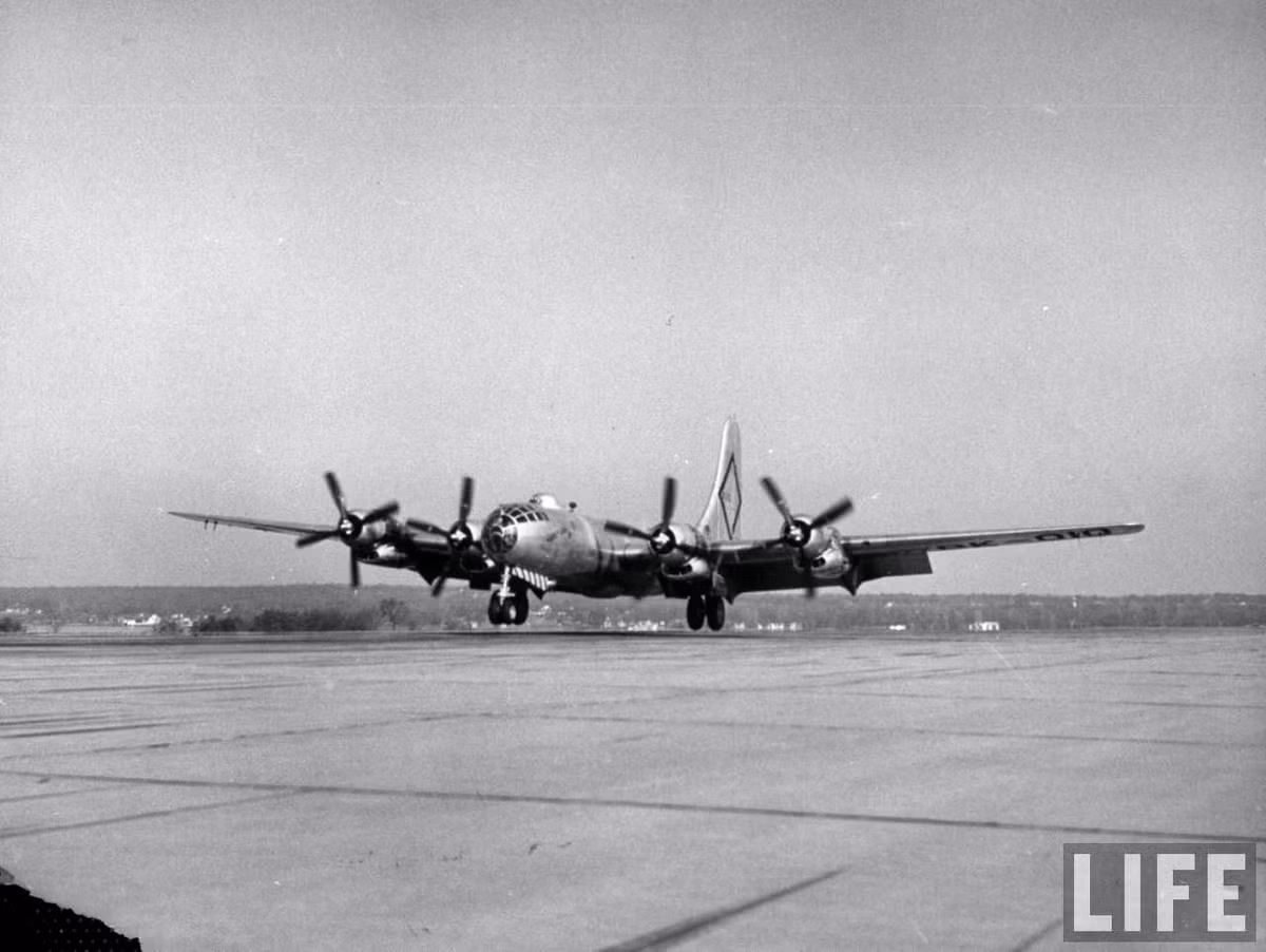 Máy bay ném bom Boeing B-50 Superfortress. (Ảnh: Life)