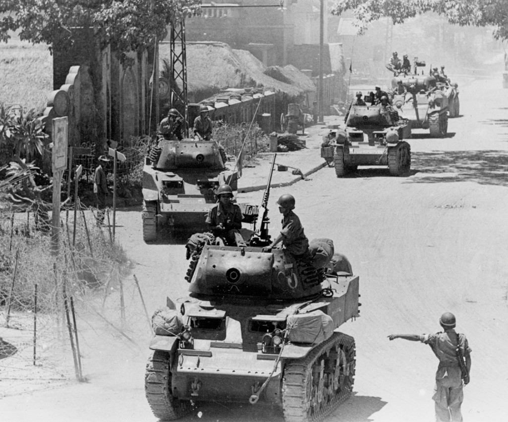 Khi xuất hiện lần đầu tiên ở chiến trường Việt Nam, M8 được sử dụng bởi người Pháp và quân đội tay sai của họ trong Chiến tranh Đông Dương và sau đó là Chiến tranh Việt Nam trong biên chế quân đội Sài Gòn. Tuy nhiên hầu hết số M8 mà thực dân Pháp bỏ lại Việt Nam sau năm 1954 hầu hết đều trong tình trạng hoạt động cầm chừng. Trong ảnh là một đơn vị thiết giáp Pháp được trang bị M8 và xe tăng M4 trong Chiến tranh Đông Dương. Nguồn ảnh: tanks-encyclopedia.